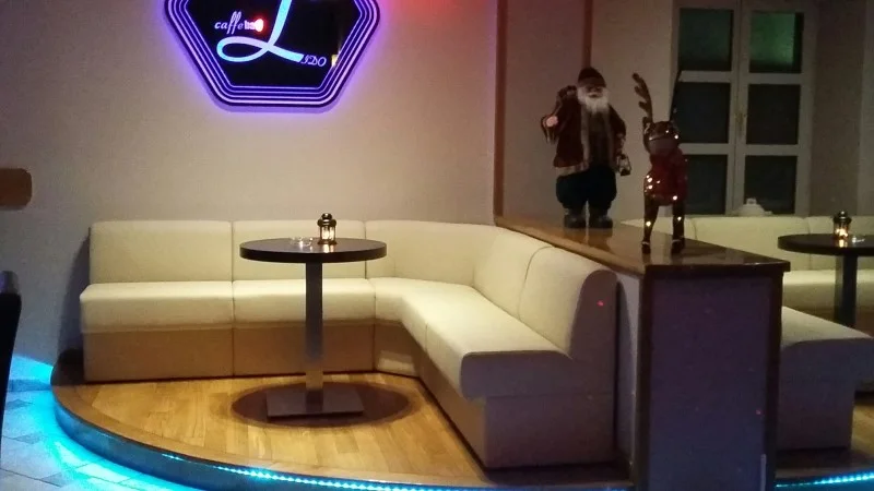 Caffee-Bar-Korčula — rad 5, tapeciranje Romana