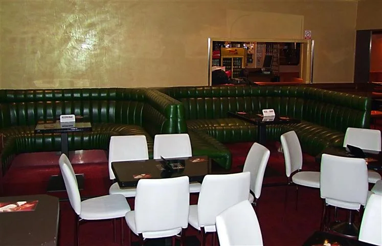 Fontana night club — rad 6, tapeciranje Romana