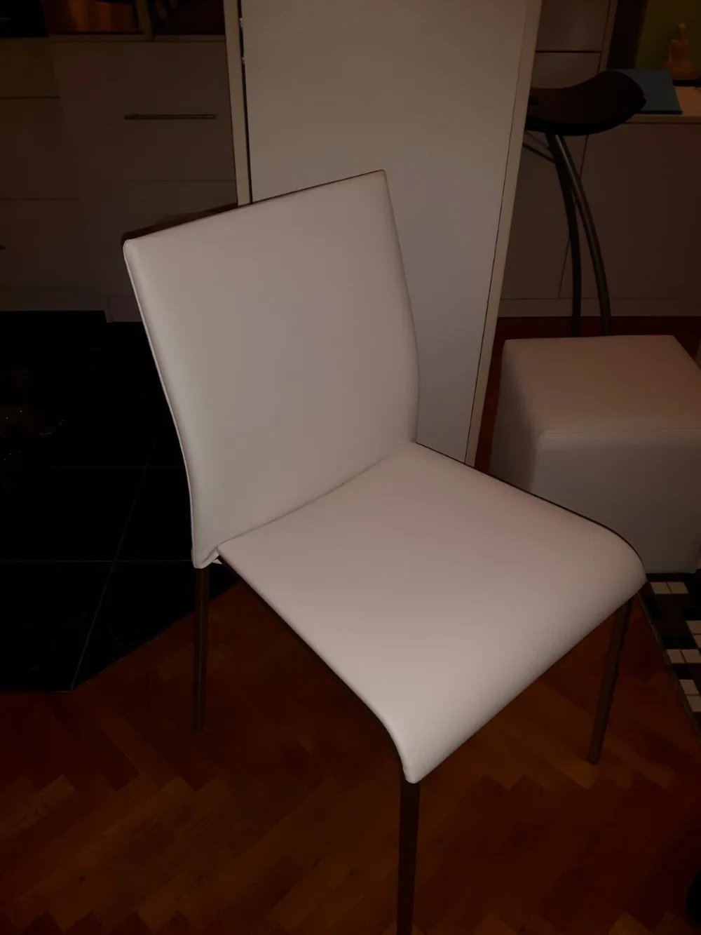 Stolice, fotelje, klupe, tabure — rad 109, tapeciranje Romana