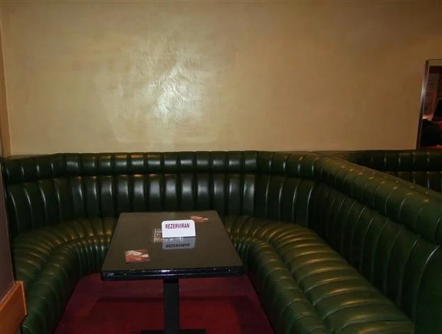 Fontana night club — rad 7, tapeciranje Romana