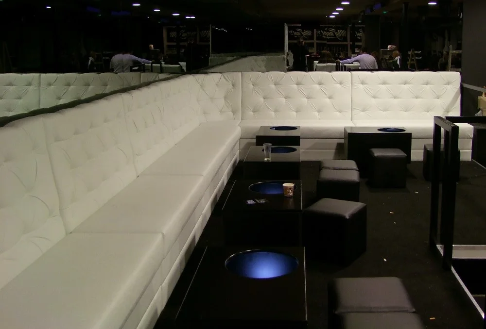 Night club W i N — rad 5, tapeciranje Romana