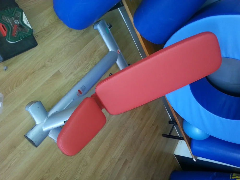 Sprave za fitnes i stolovi za masažu — rad 19, tapeciranje Romana